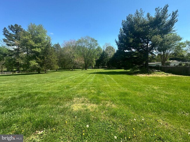 Building Photo - 703 Kentland Dr