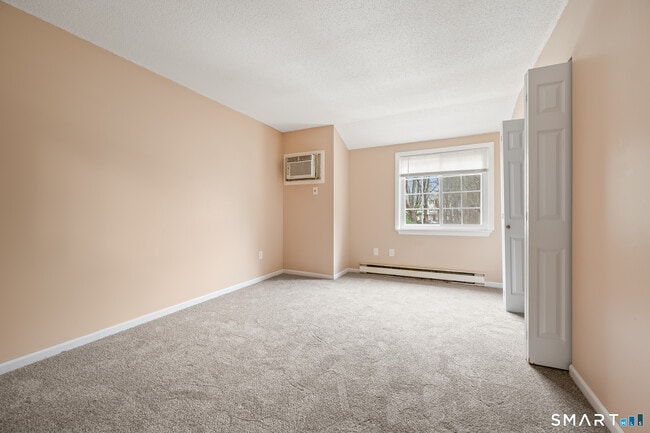 Building Photo - 92 Cynthia Ln