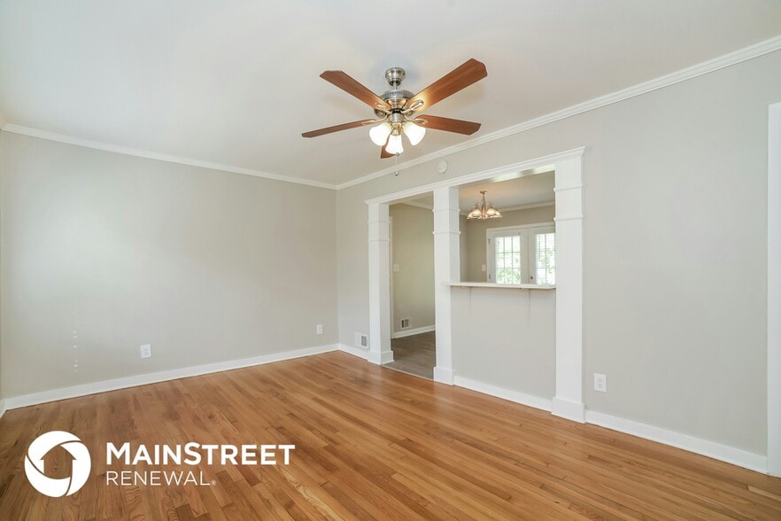 Building Photo - 3553 Highwood Dr SW