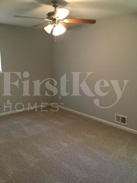 Building Photo - 8894 Raven Dr