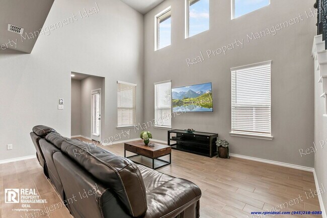 Building Photo - 2000 Plum Pk