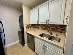 Building Photo - 10008 Twin Lakes Dr