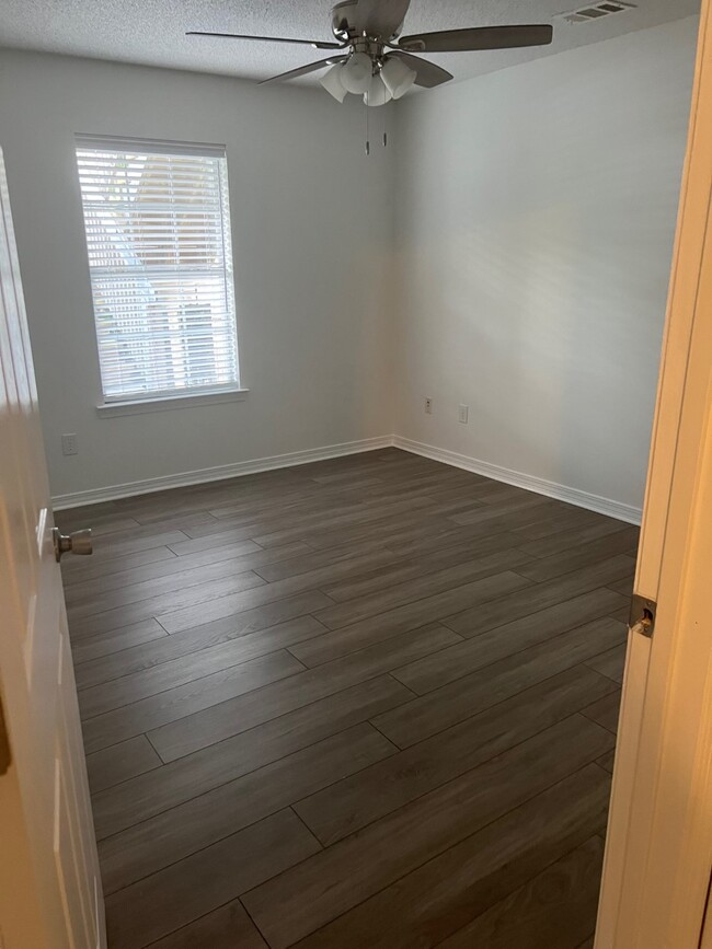 Building Photo - 1802 Tsuga Way