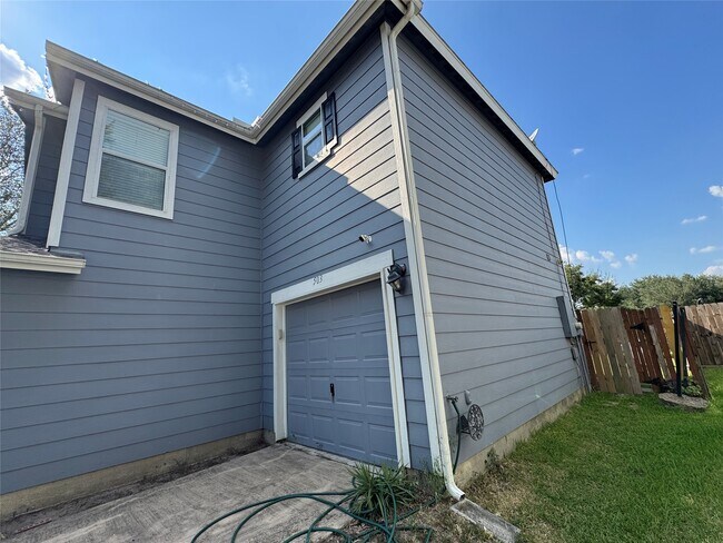 Building Photo - 503 Remington Glen Ct