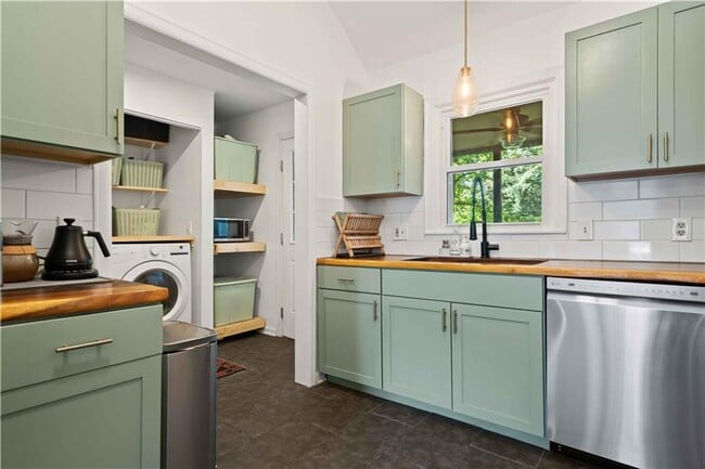 Building Photo - Charming Prairie Village Ranch + Designer ...