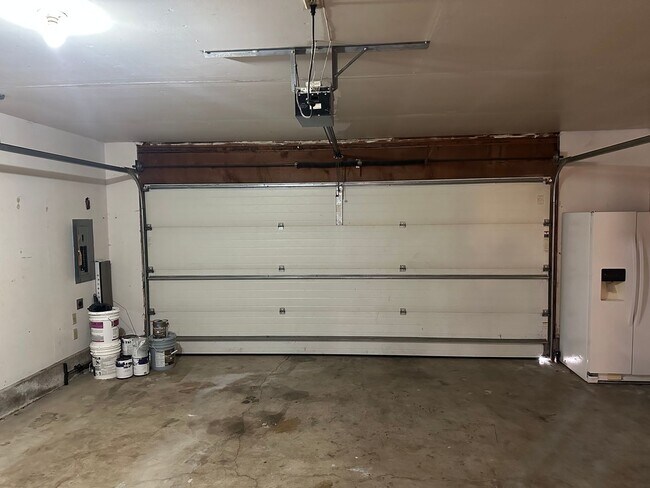 Building Photo - Updated 3 bedroom 1.5 bath house in Eugene!