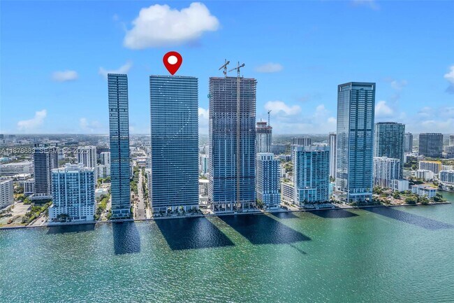 Building Photo - 700 NE 24th St