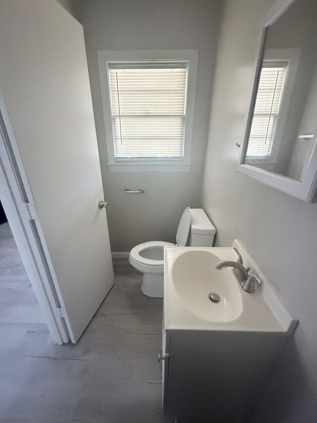 Building Photo - 110 Brown St