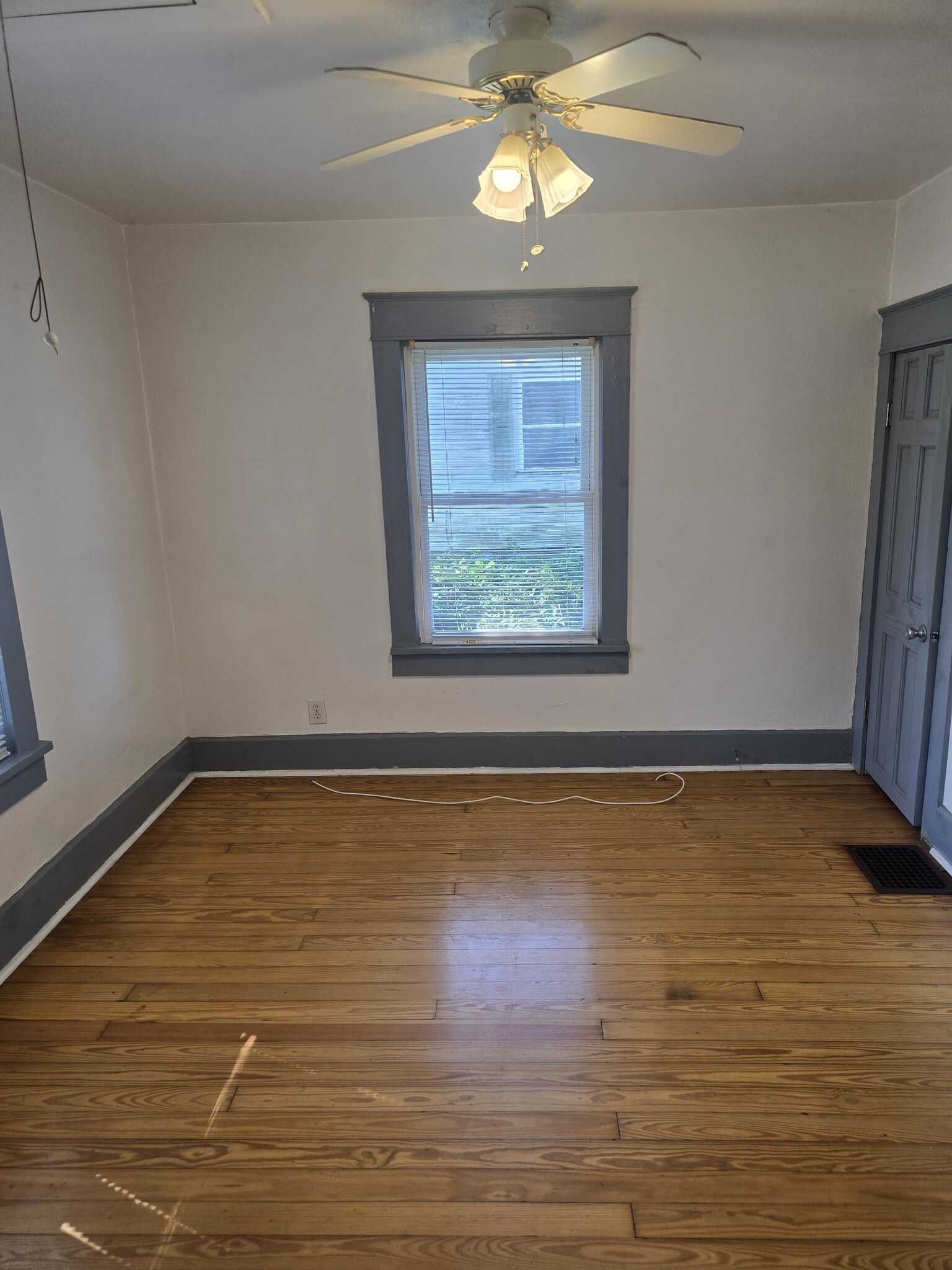 Building Photo - 3401 Hamilton Pl