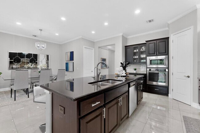 Building Photo - 13900 Tyburn Trail
