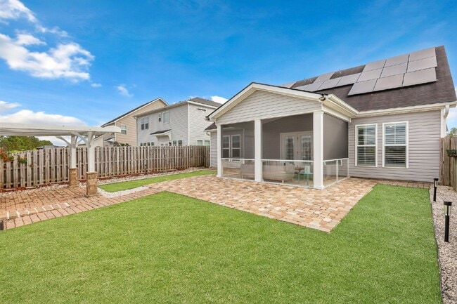 Building Photo - Executive Home in Convenient Location