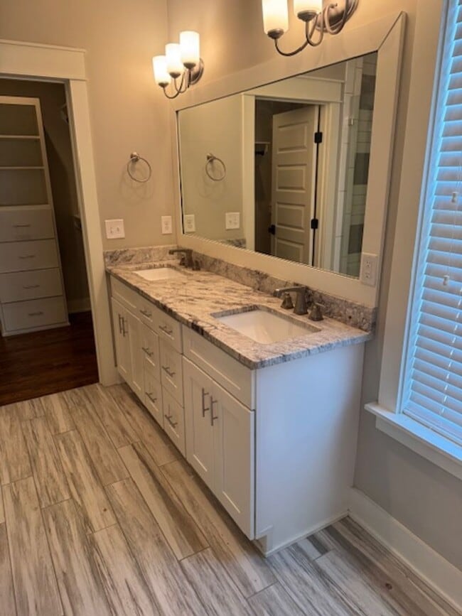 Building Photo - Beautiful custom home in East Nashville!