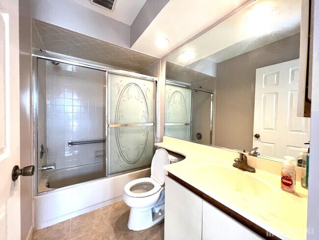 Building Photo - 111 Longfield Ct