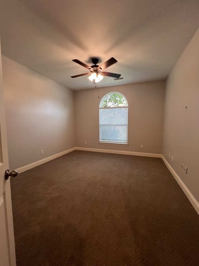 Building Photo - 301 Carissa Ct