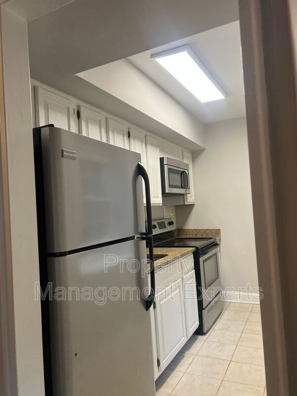 Building Photo - 1322 Fort Myer Dr