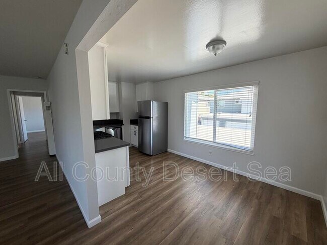 Building Photo - 414 13th St
