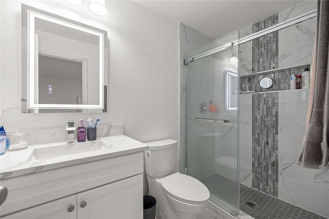 Building Photo - 7191 Hemlock Rd