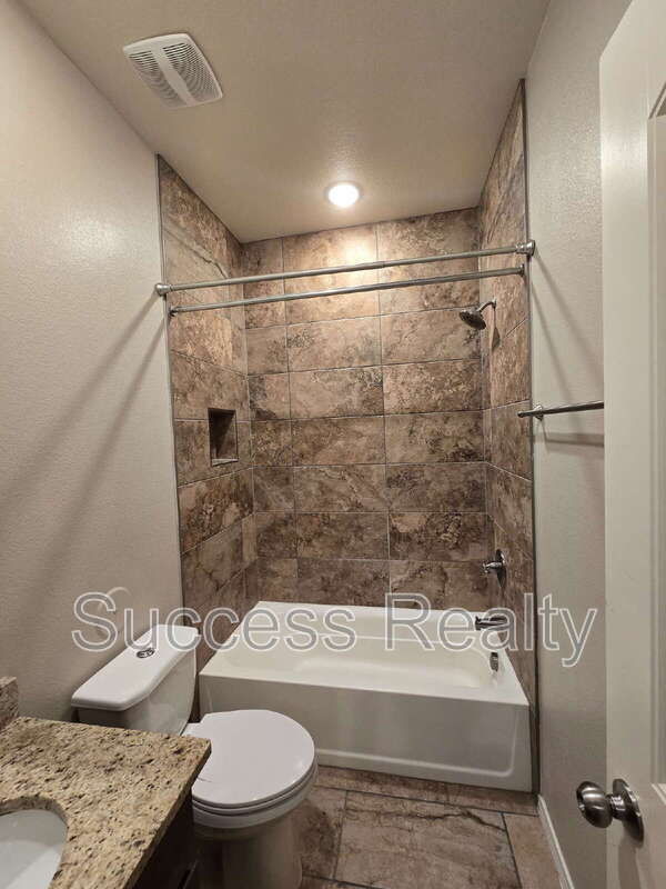 Building Photo - 10624 Hidden Chapel Pl