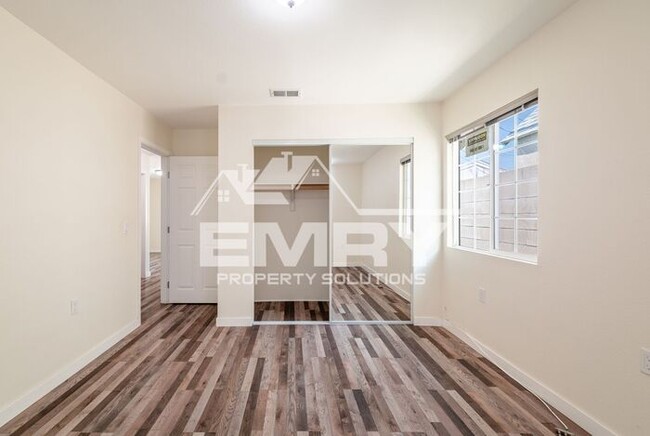 Building Photo - New 2 Bed 1 Bath Apartment in Long Beach C...