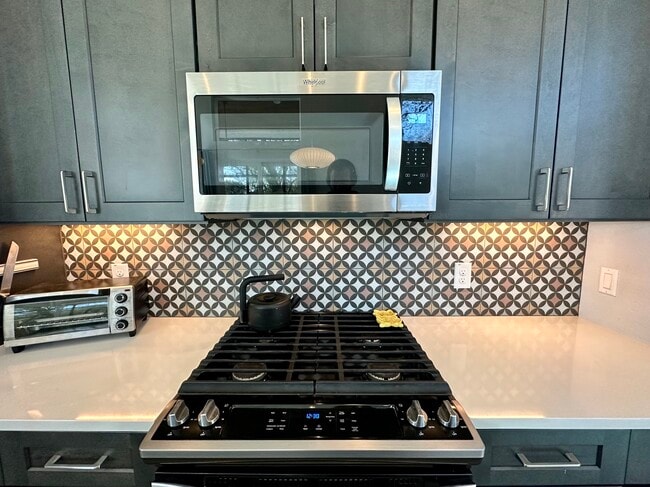 Building Photo - 5008 Lott Ave