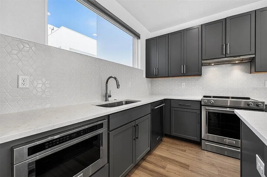 Building Photo - 104 26th St N