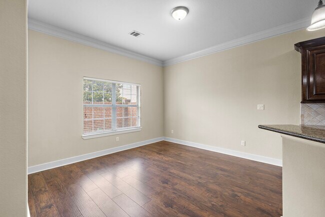 Building Photo - 2865 Westhollow Dr