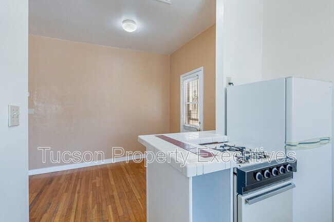 Building Photo - 1220 N Olsen Ave