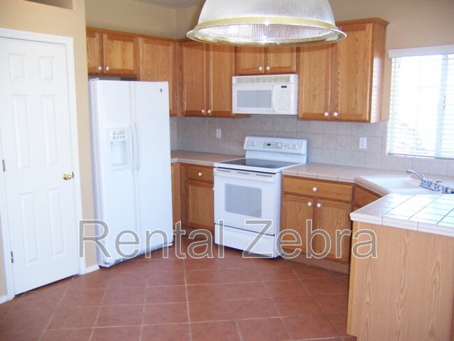 Building Photo - 2203 Dinkey Creek Ave