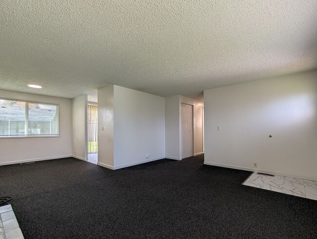 Building Photo - Newly Renovated 3-Bedroom, 1.5-Bath in Fantastic Neighborhood- Sheldon HS District