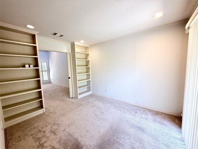 Building Photo - 1611 Potomac Dr