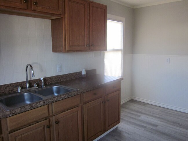 Building Photo - Southlawn