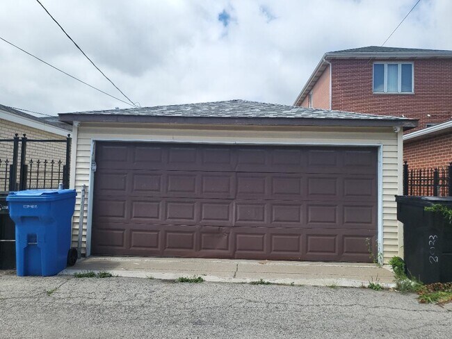 Building Photo - 3033 S Pitney Ct