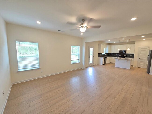 Building Photo - 142 Hadley Wy