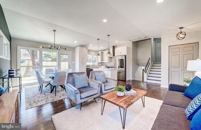 Building Photo - 4207 Woodland Dr