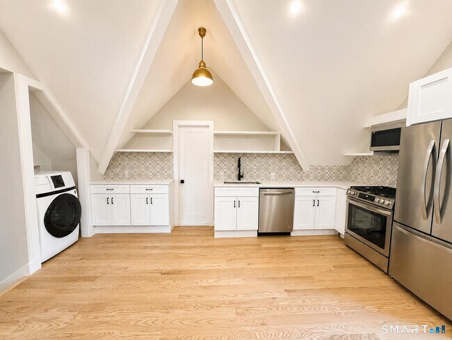 Building Photo - 25 Quintard Ave