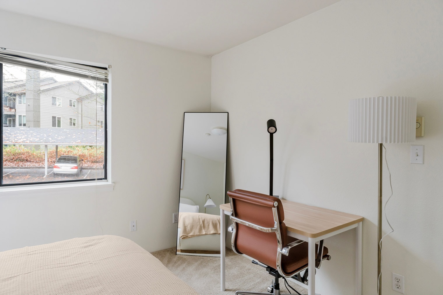 Building Photo - 15606 NE 40th St