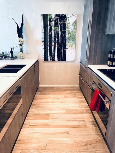 Building Photo - 801 S Miami Ave