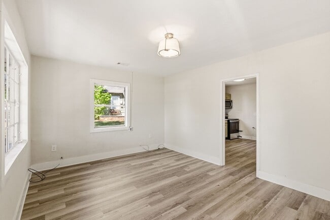 Building Photo - 116 Chester Ave