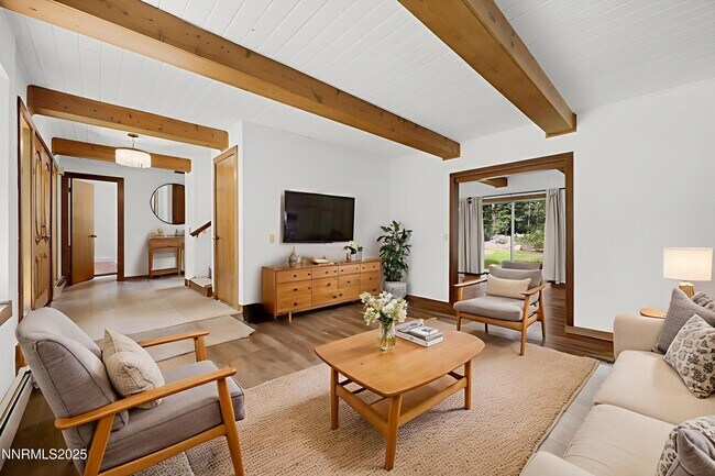 Building Photo - 445 Country Club Dr