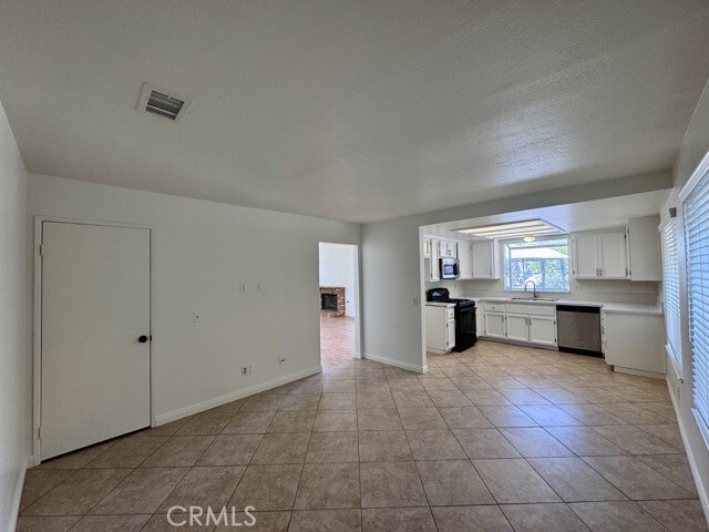 Building Photo - 39709 Garin Dr