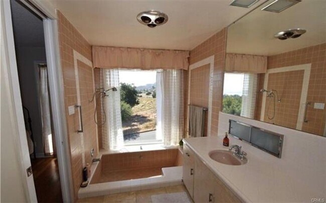 Building Photo - Rare multi-generational home