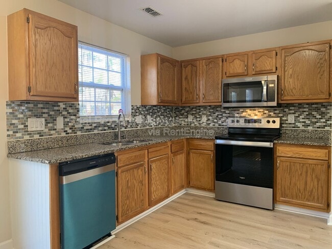 Building Photo - 5611 Sojourn Dr