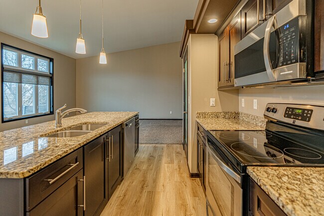 Building Photo - 3717 McKenzie Dr SE