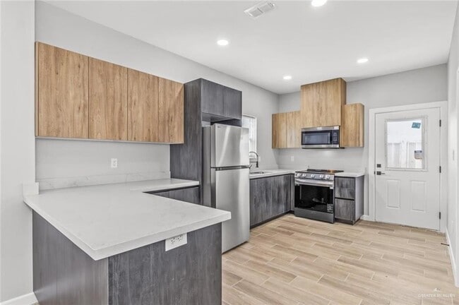 Building Photo - 9 Yosemite Dr