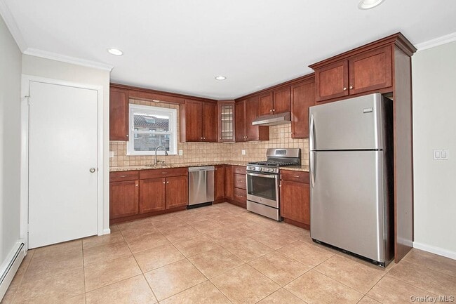 Building Photo - 222 Gainsborg Ave E