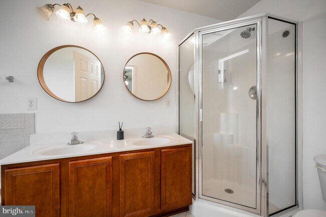 Building Photo - 104 Stingray Ct