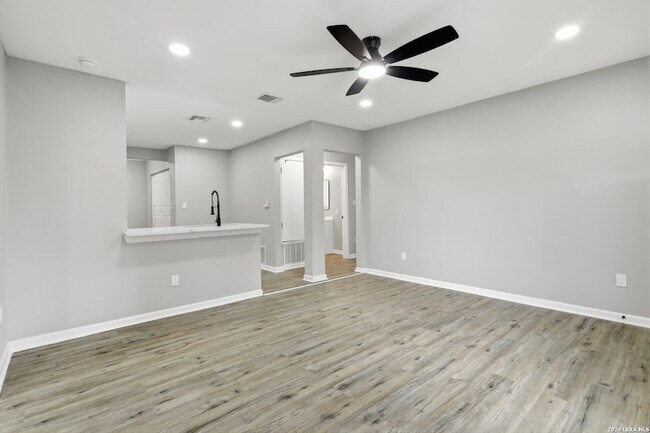 Building Photo - 219 La Manda Blvd