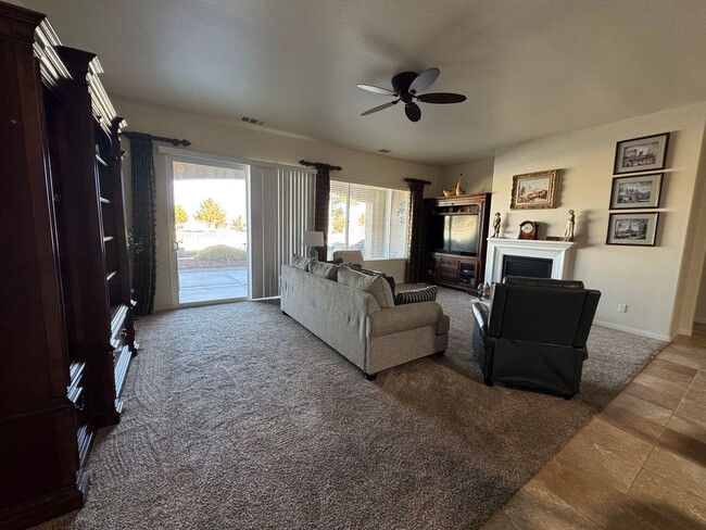 Building Photo - 55 + Community of Sun City Del Webb in App...