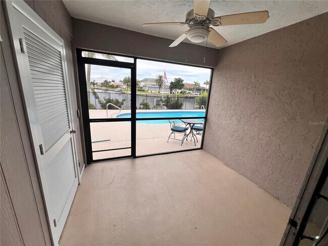 Building Photo - 920 Conecta Dr
