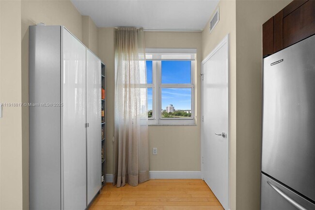 Building Photo - 20000 E Country Club Dr